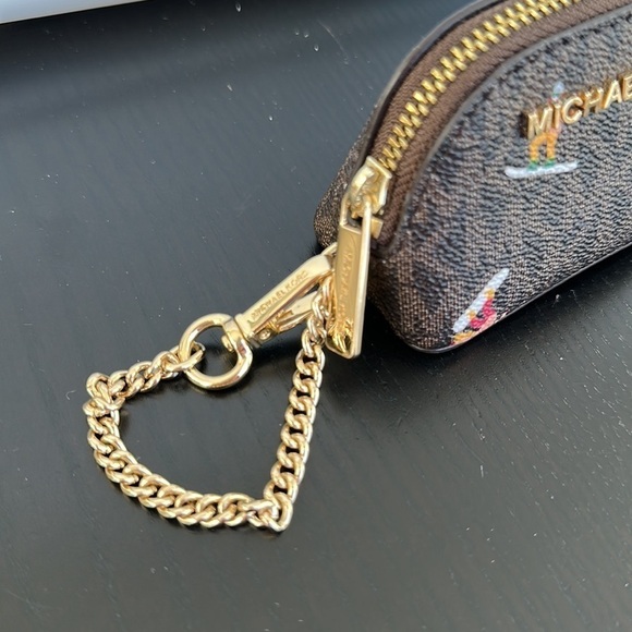 Michael Kors Jes Set Girls Ski 🎿 AirPod Case coin pouch - Picture 9 of 10